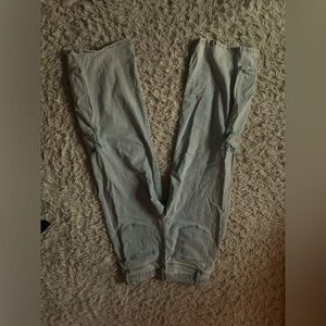 baggy jeans with cargo pockets